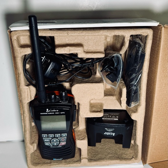 Cobra Marine HH600 DSC GPS Floating Handheld VHF Radio Bluetooth NOAA - Picture 6 of 9